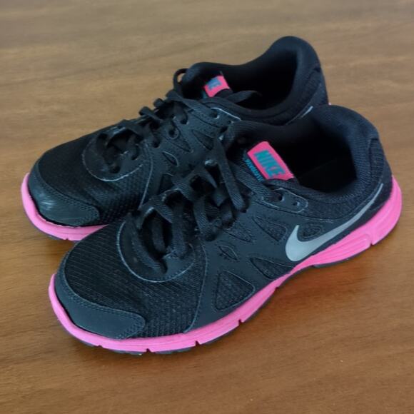 Nike Girls Revolution 2 Running Shoes Black/pink Mesh Lace size 4Y - Picture 3 of 9